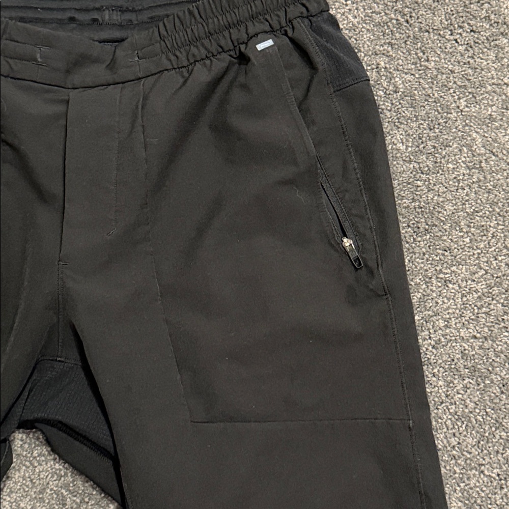 License to train lululemon men’s medium pants - Picture 2 of 4